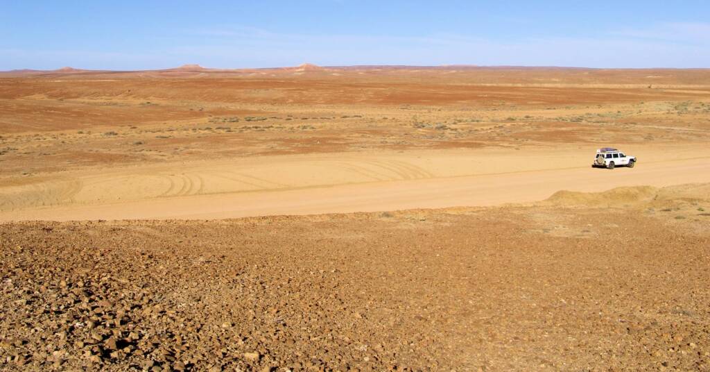 Oodnadatta Track (between Marree and Alberrie Creek)