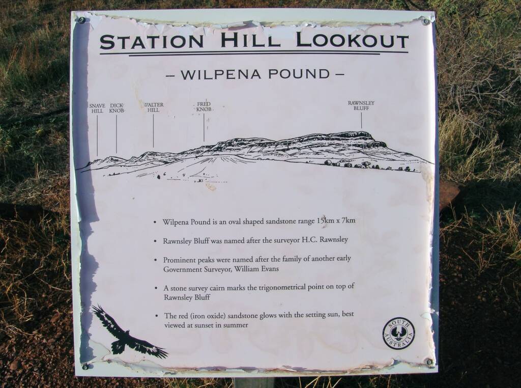 Station Hill Lookout - Wilpena Pound signage