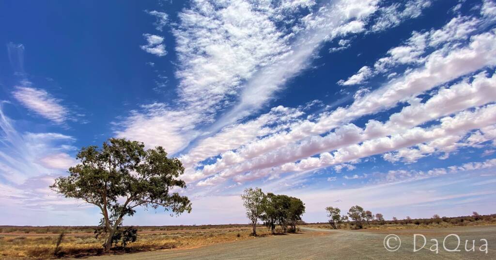 Natural cloud vapour trails over Central Australia © DaQua