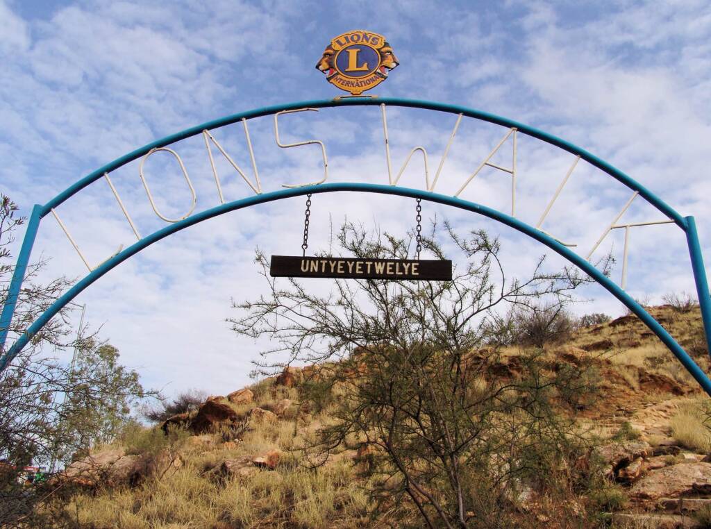 Lions Walk / Untyeyetwelye, Anzac Hill, Alice Springs