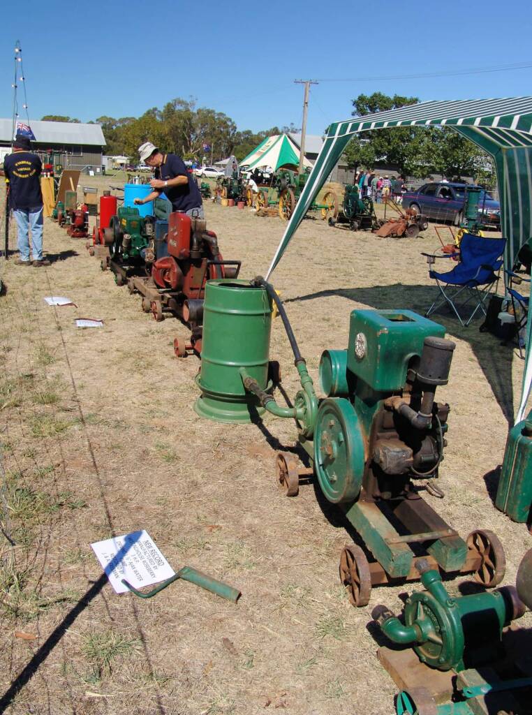 Vintage engines at the Kyabram Engine Rally (2006)