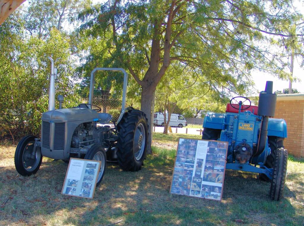 Vintage and restored tractors - Kyabram 2006 Engine Rally