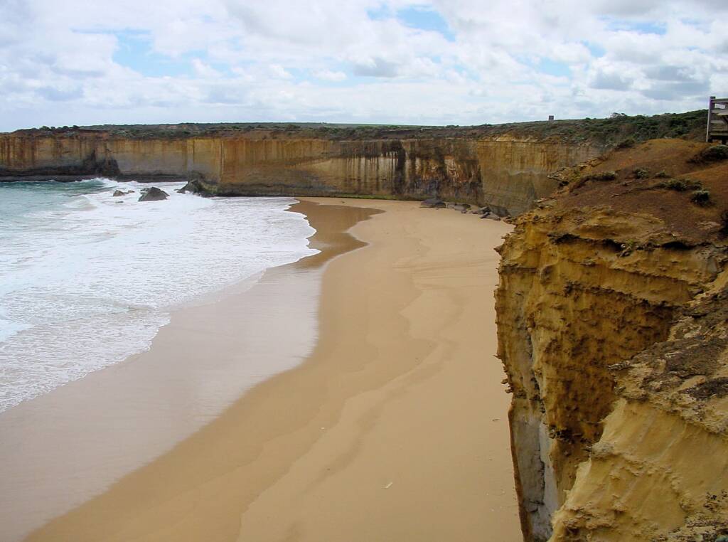 London Bridge Lookout to protected beach, VIC