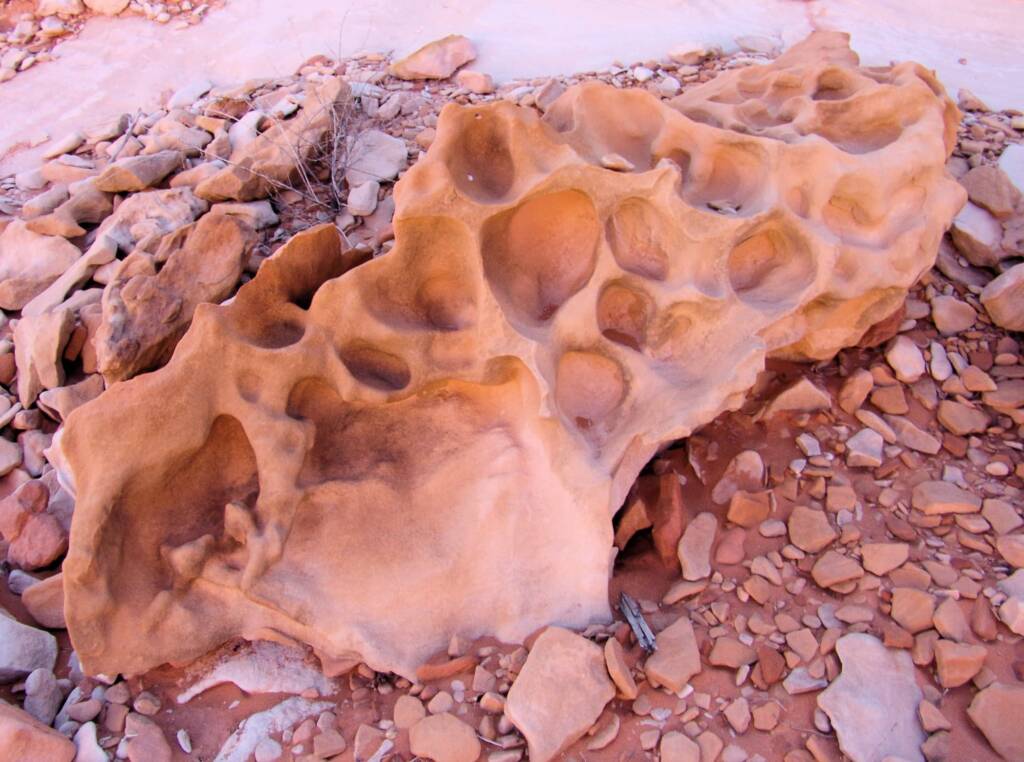Rock formation - Wurre / Rainbow Valley, NT