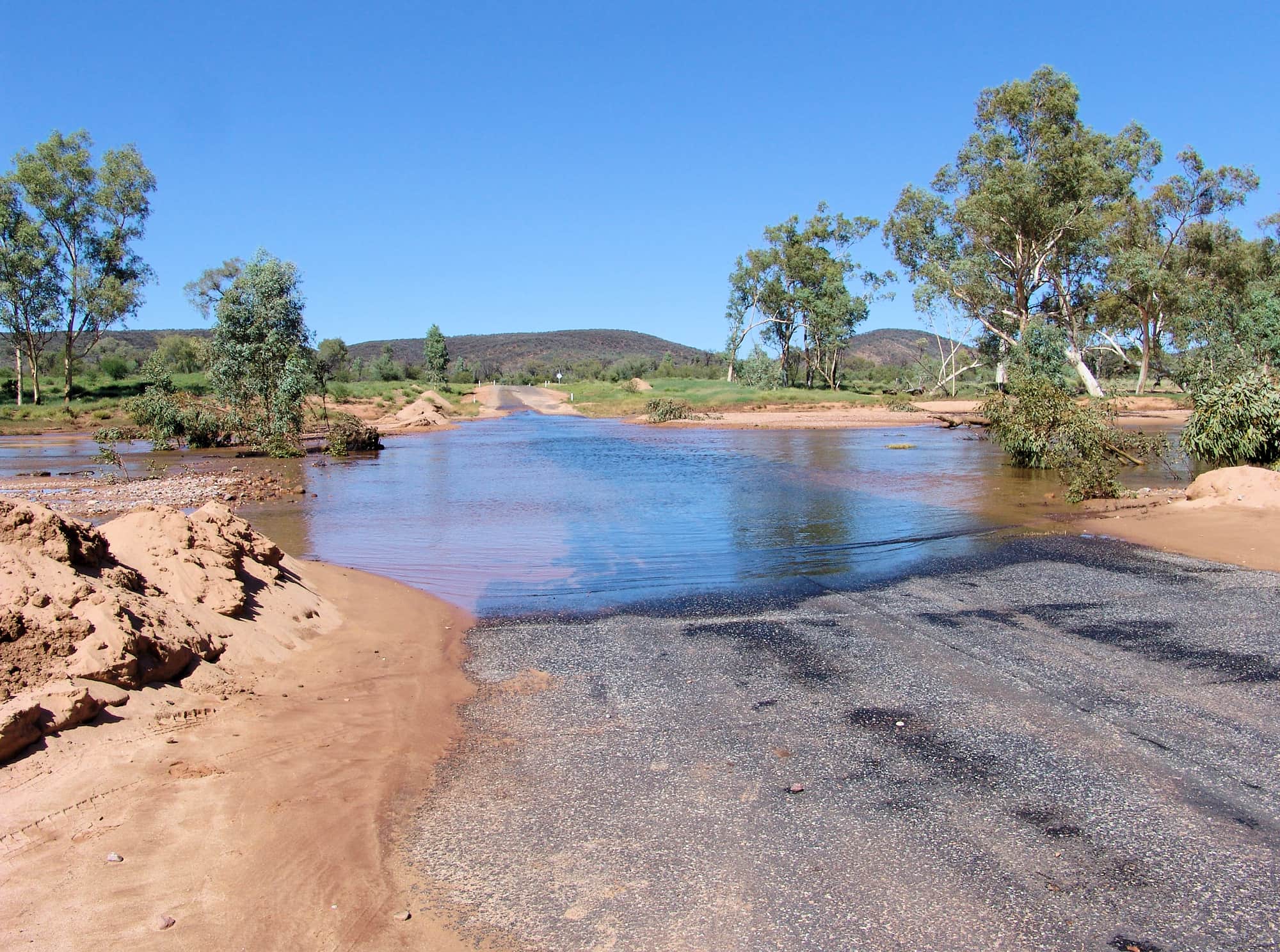 Hugh River crossing, Namatjira Drive, NT