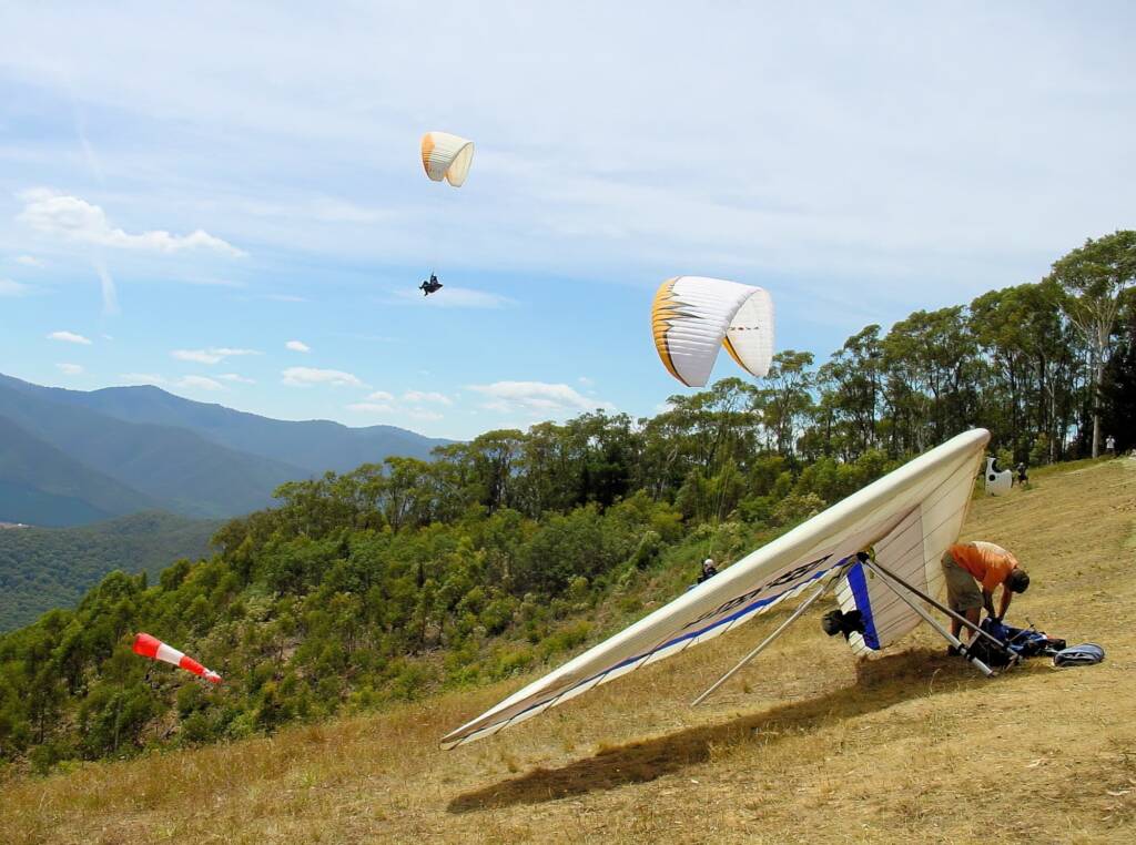 Paragliding and hang-gliding from Mystic at Bright, VIC