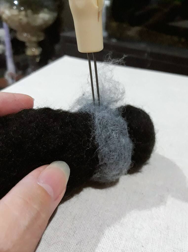 Making of a Golden-browed Resin Bee © Jane Gillard, Felted Love