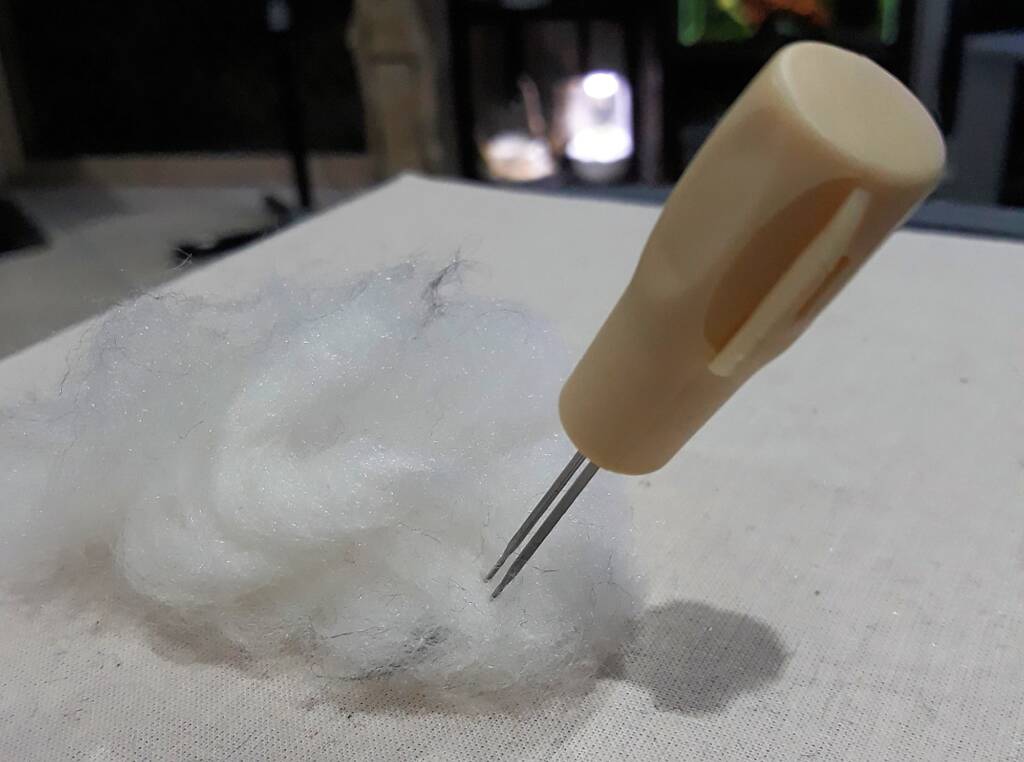 Making of a Golden-browed Resin Bee © Jane Gillard, Felted Love