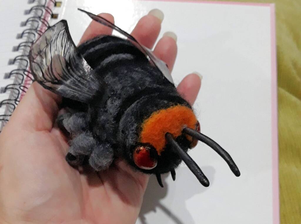 Golden-browed Resin Bee © Jane Gillard, Felted Love