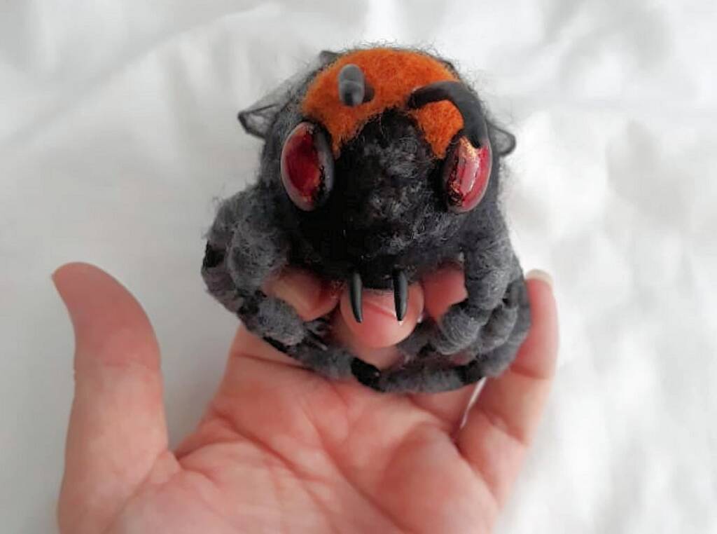 Golden-browed Resin Bee © Jane Gillard, Felted Love