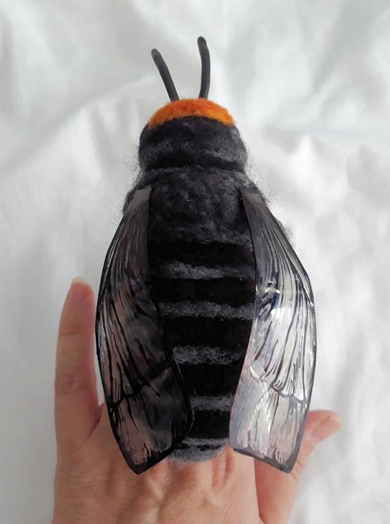 Golden-browed Resin Bee © Jane Gillard, Felted Love