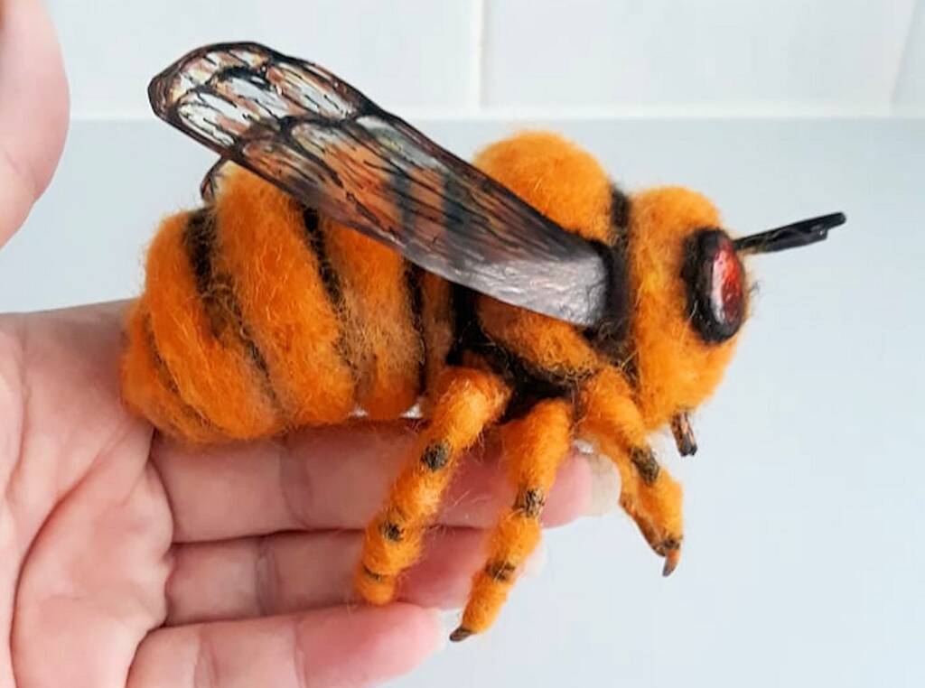 Teddy Bear Bee © Jane Gillard, Felted Love