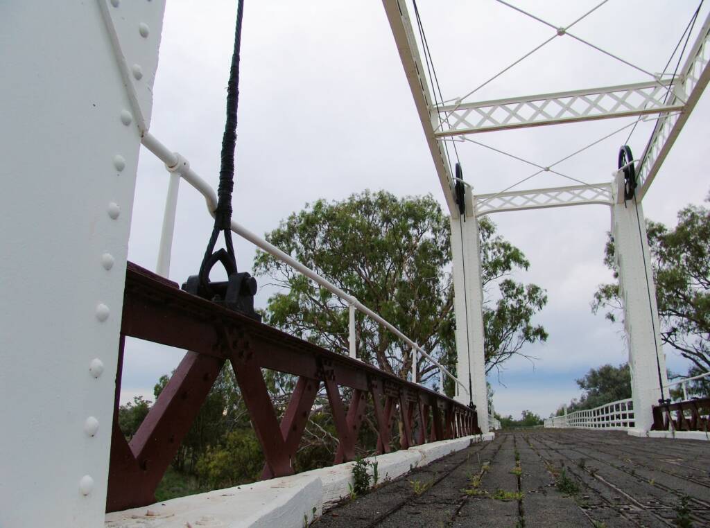 ‘Lift-up’ section of the North Bourke Bridge.