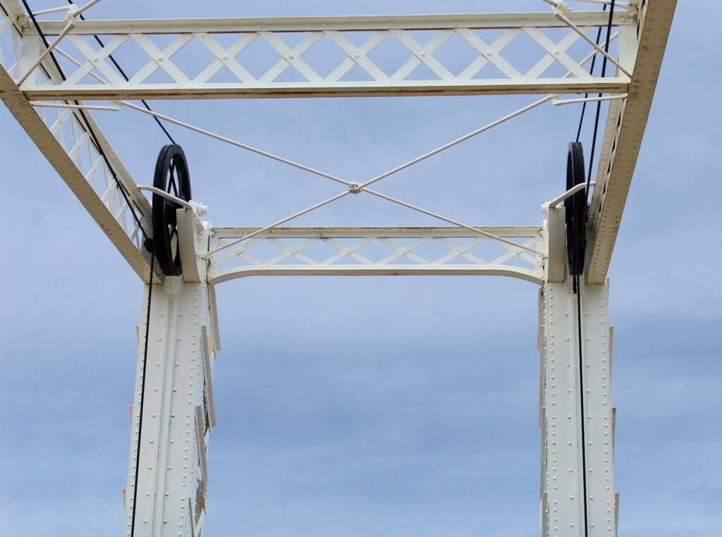 ‘Lift-up’ section of the North Bourke Bridge.