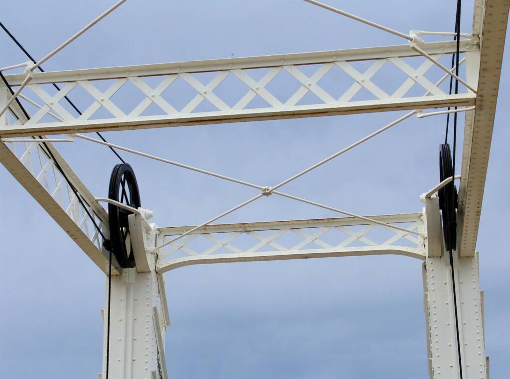 ‘Lift-up’ section of the North Bourke Bridge.