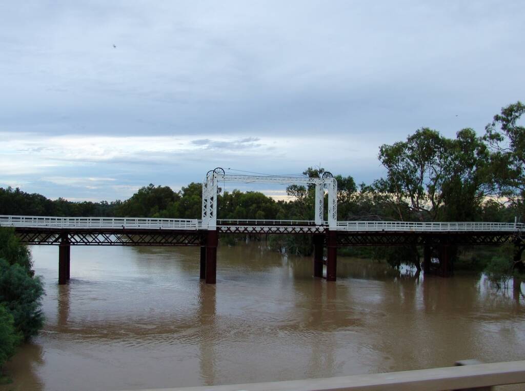 Looking north at the North Bourke Bridge from the Darling River Gateway Bridge.
