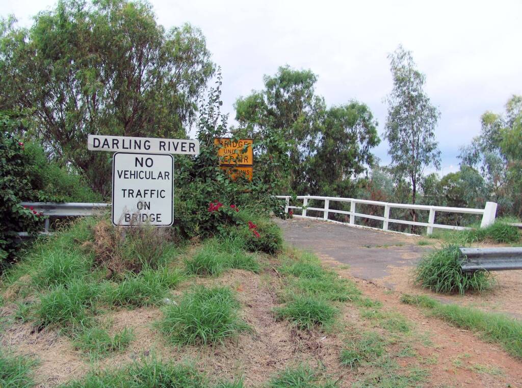Original access crossing over North Bourke Bridge, Bourke, NSW