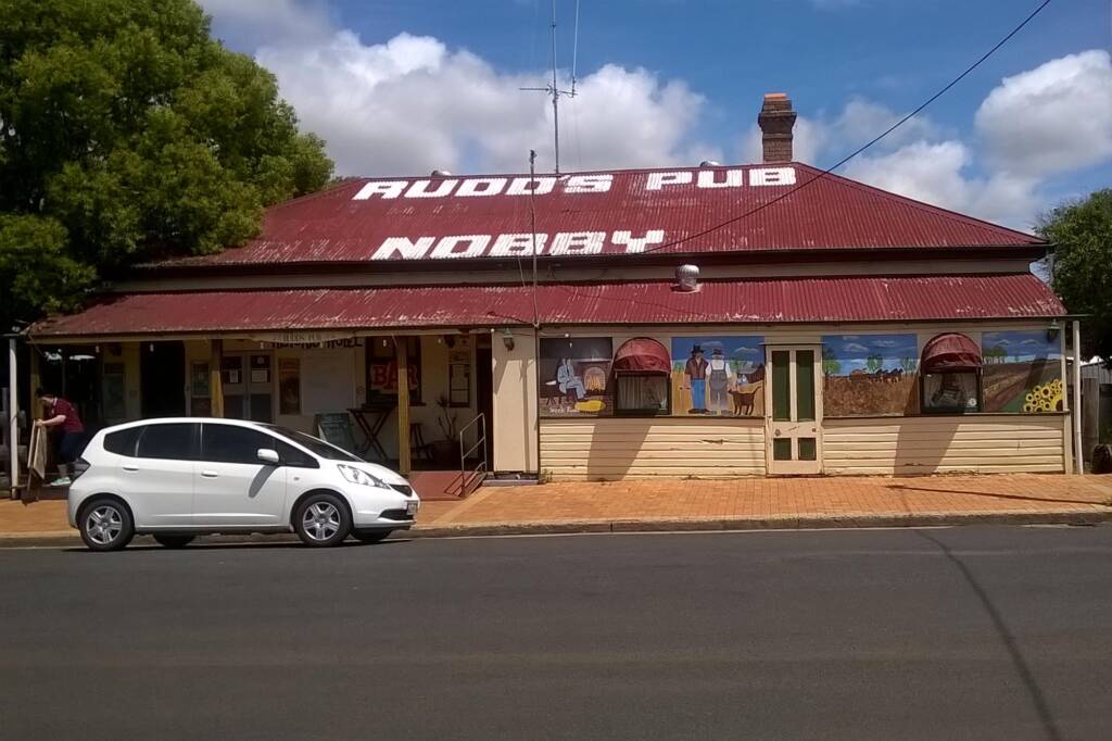 Rudds Pub at Nobby (near Toowoomba) where we found Hylaeus (Euprosopoides) ruficeps ruficeps © Marc Newman
