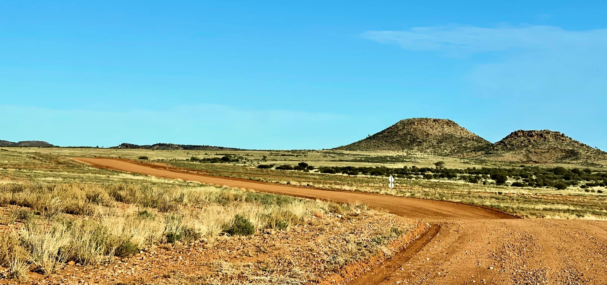 Ernest Giles Road, Central Australia © Toni Ryland