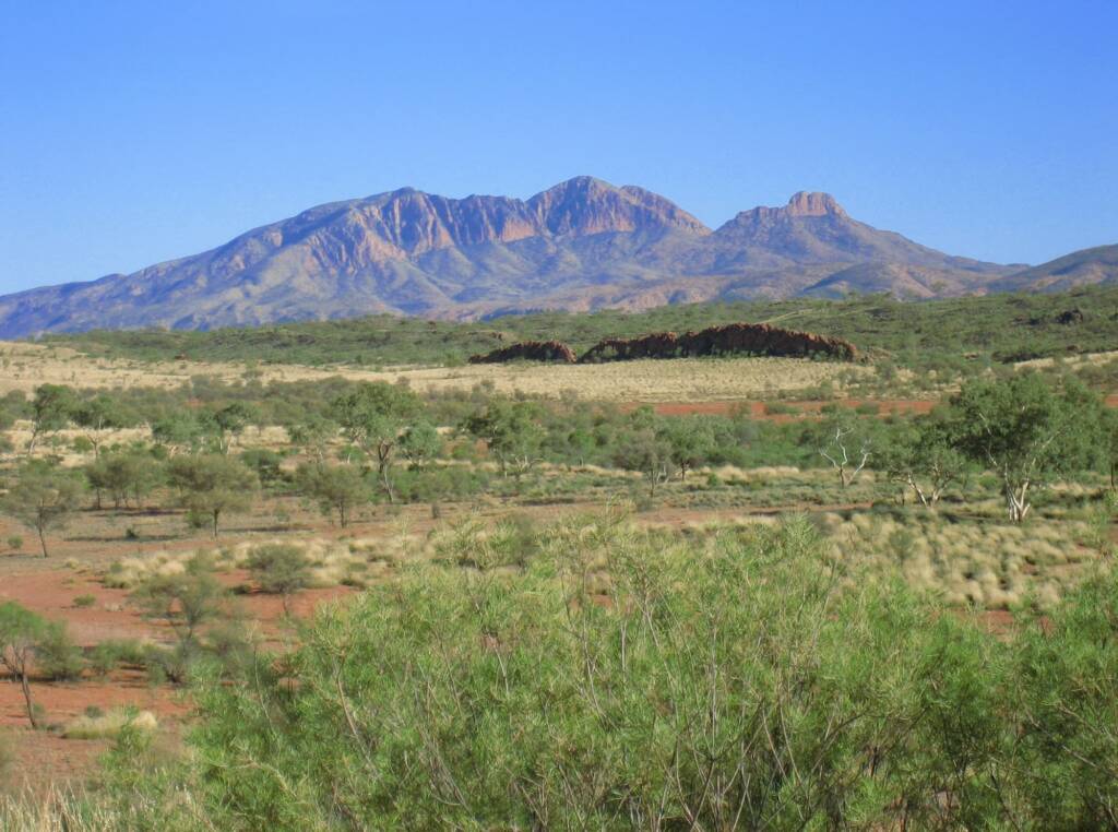 Mount Sonder / Rwetyepme, West MacDonnell Ranges © Dorothy Latimer