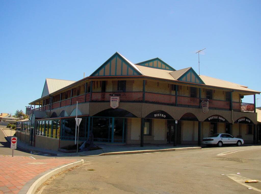 Ozone Hotel, Kingscote- photo taken in 2000
