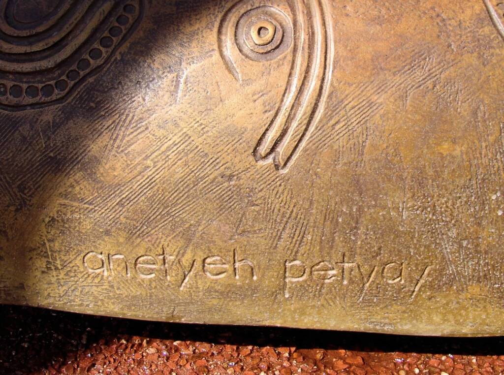 Coolamon - Anmatyerr language: Anetyeh petyay - Translation: 'come, sit, be'