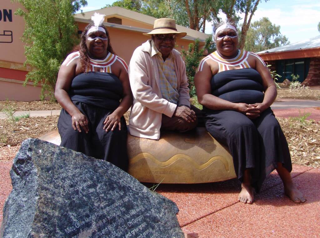 Aboriginal Artists Marie Ellis, Michael Nelson, Roseanne Ellis