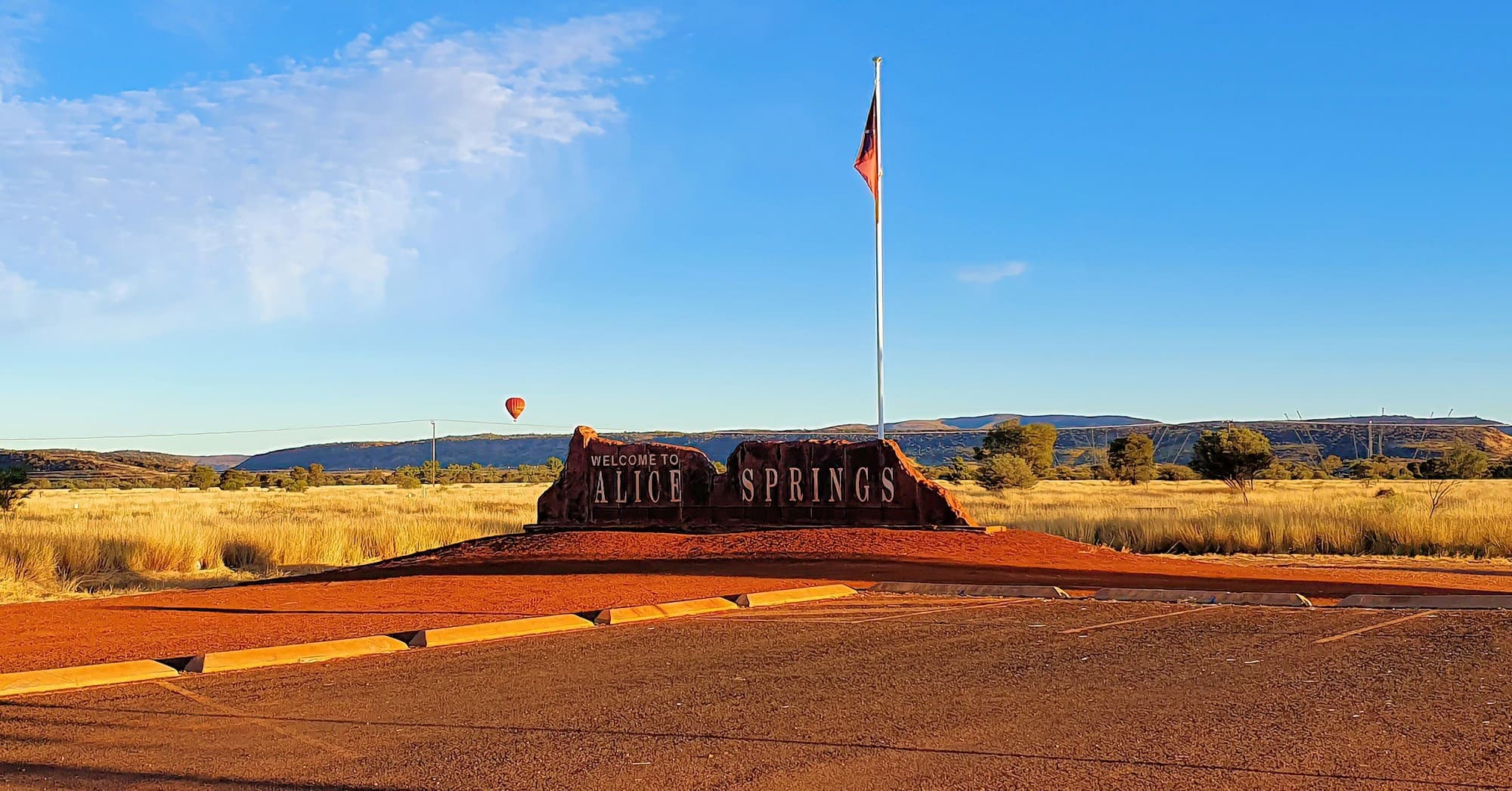 Welcome to Alice Springs © Bev's Private Tour / Kangaroo Palms NT