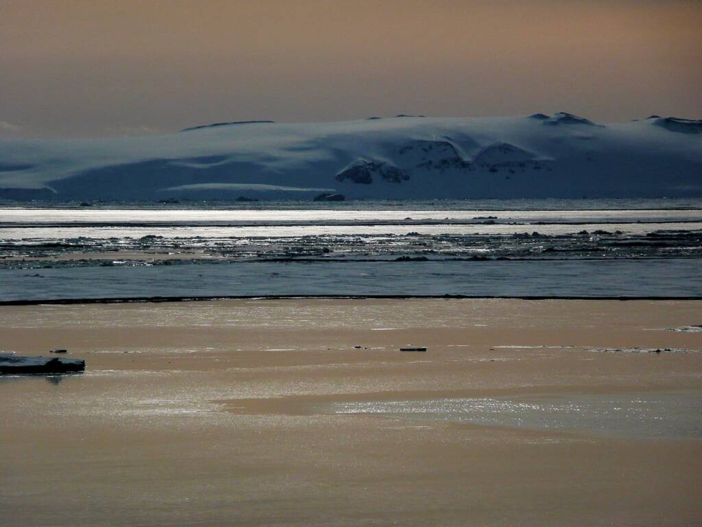Fast ice, Antarctica © Jennifer Cooke