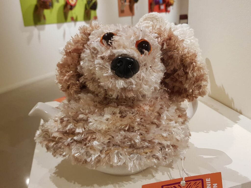 Monty (teacosy) by Yvonne Waldvogel