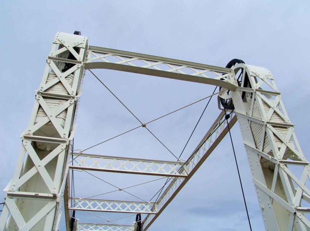 ‘Lift-up’ section of the North Bourke Bridge.