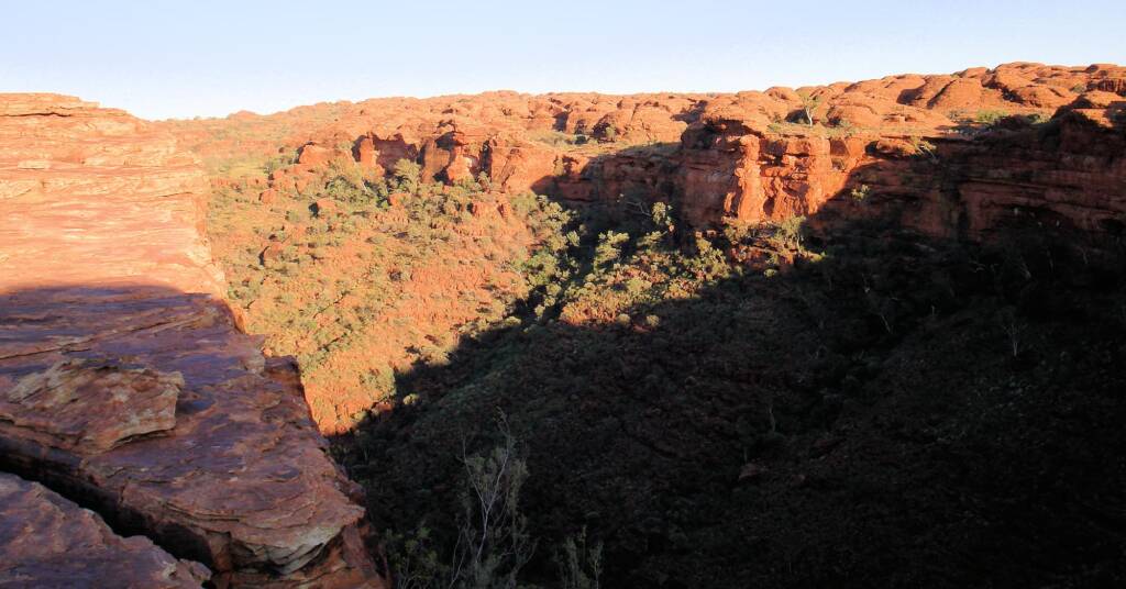 View across to the Lost City, Kings Canyon