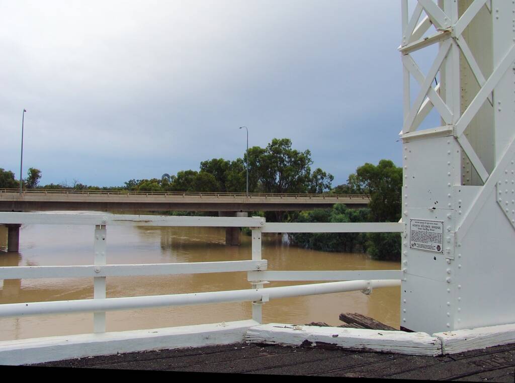 Historic Plaque on the "lift-up’ section of the North Bourke Bridge