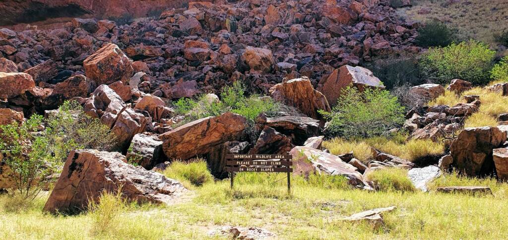 Rocky landscape at Standley Chasm © Bev's Private Hire / Kangaroo Palms NT